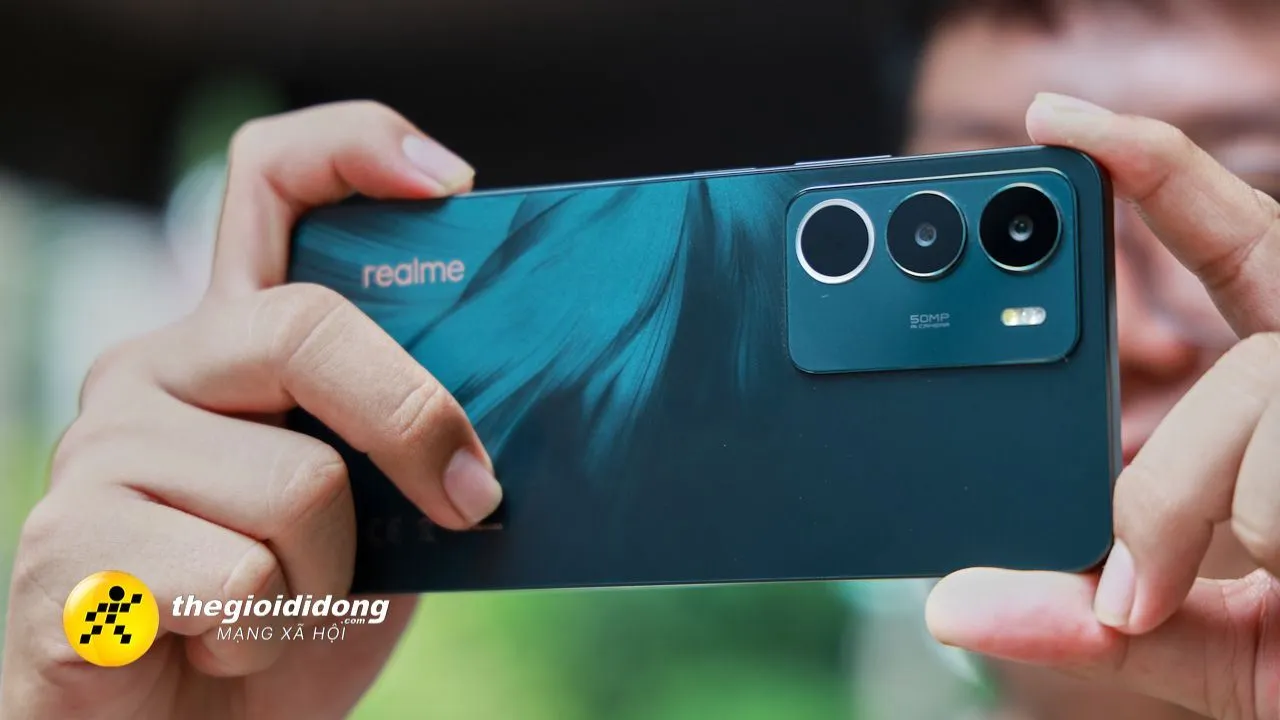 Trên tay realme C71: Pin khủng 6.300 mAh và độ bền vượt trội